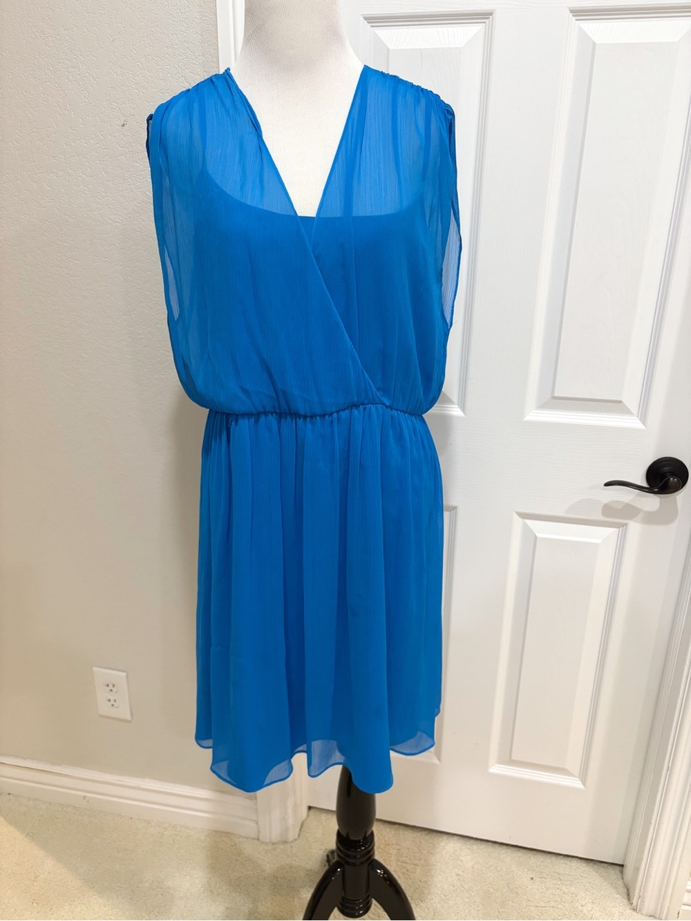 Alice + Olivia Blue Savannah Sleeveless V-Neck Chiffon Dress Medium